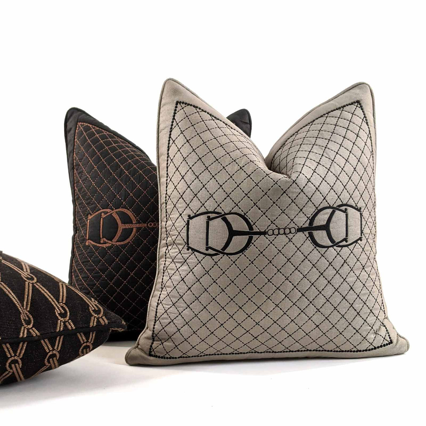 Quilted HorseBit Titanium Medium 18"