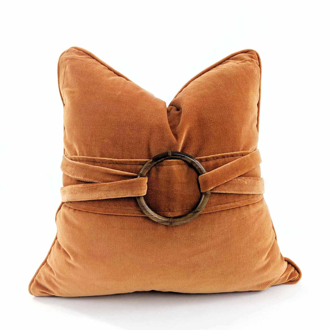 Some creations are simply Iconic. The Icon series at Bandhini Home is all about these special pieces, designed with clean lines and beautiful centerpieces that make you think where the story could have its origins. We often find ourselves surprised to see 10 year old Icon class creations, still relevant and beautiful
