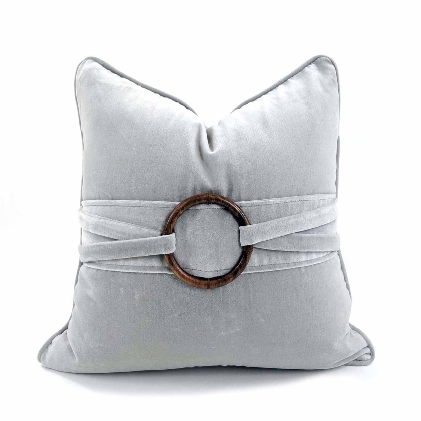 Some creations are simply Iconic. The Icon series at Bandhini Home is all about these special pieces, designed with clean lines and beautiful centerpieces that make you think where the story could have its origins. We often find ourselves surprised to see 10 year old Icon class creations, still relevant and beautiful