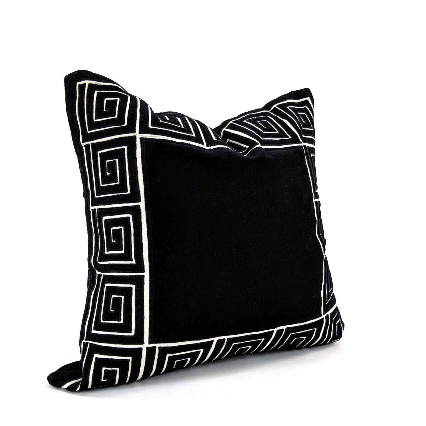 Maze Velvet Black Medium 18"