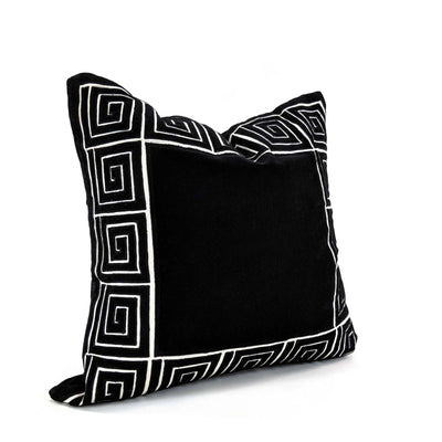 Maze Velvet Black Medium 18"
