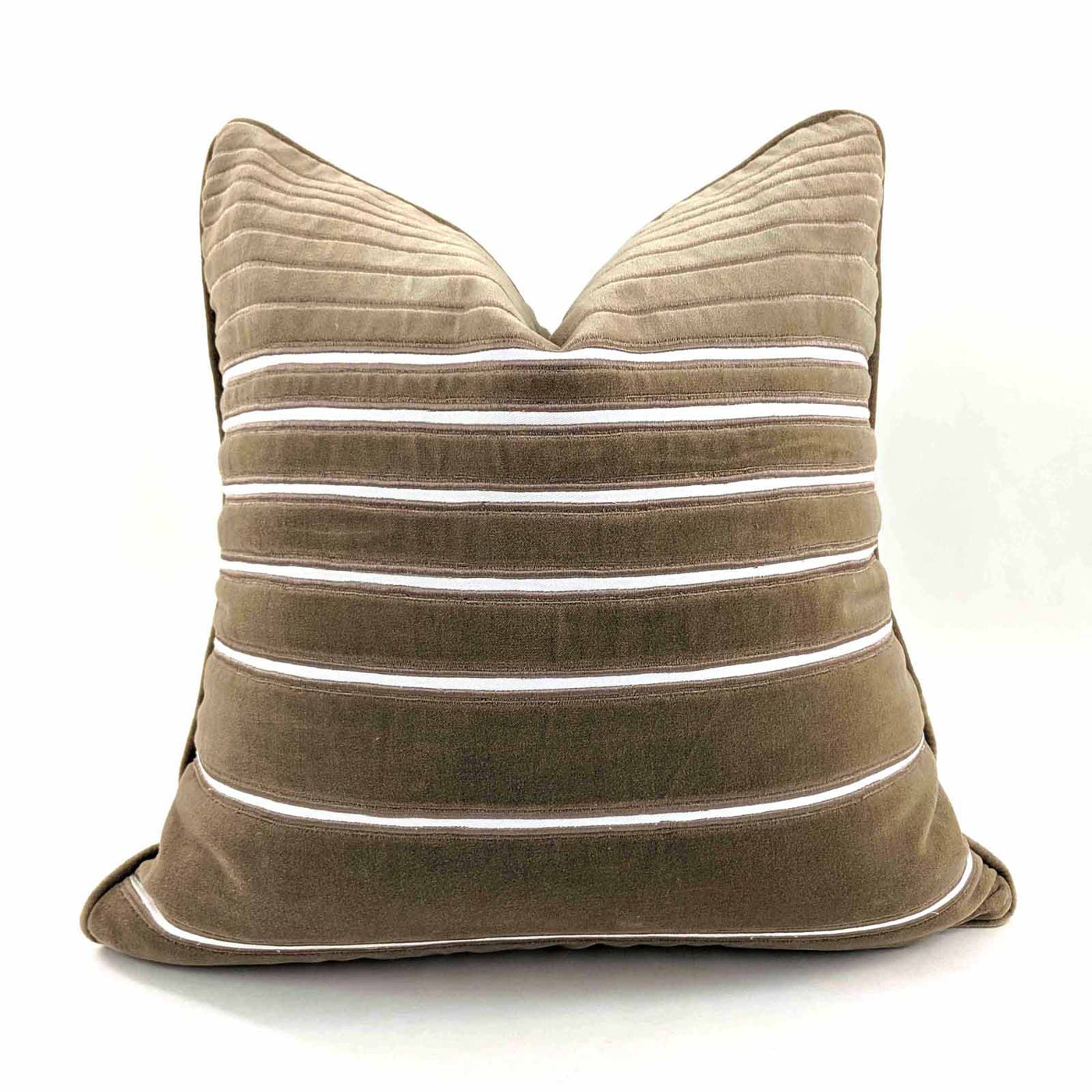 Chic and classy, our Cosmopolitan series presents designs that the global traveler would appreciate. They have a glitzy megacity vibe - perfect for large rooms with an international design theme