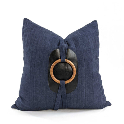 Some creations are simply Iconic. The Icon series at Bandhini Home is all about these special pieces, designed with clean lines and beautiful centerpieces that make you think where the story could have its origins. We often find ourselves surprised to see 10 year old Icon class creations, still relevant and beautiful