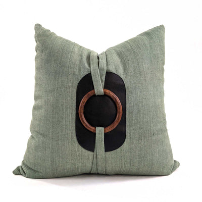 Some creations are simply Iconic. The Icon series at Bandhini Home is all about these special pieces, designed with clean lines and beautiful centerpieces that make you think where the story could have its origins. We often find ourselves surprised to see 10 year old Icon class creations, still relevant and beautiful