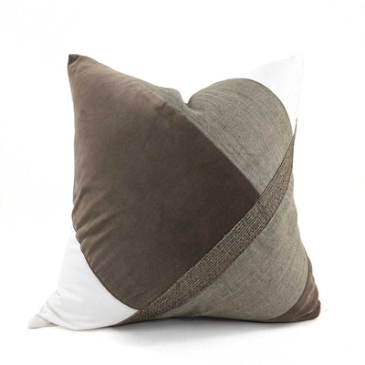 Some creations are simply Iconic. The Icon series at Bandhini Home is all about these special pieces, designed with clean lines and beautiful centerpieces that make you think where the story could have its origins. We often find ourselves surprised to see 10 year old Icon class creations, still relevant and beautiful